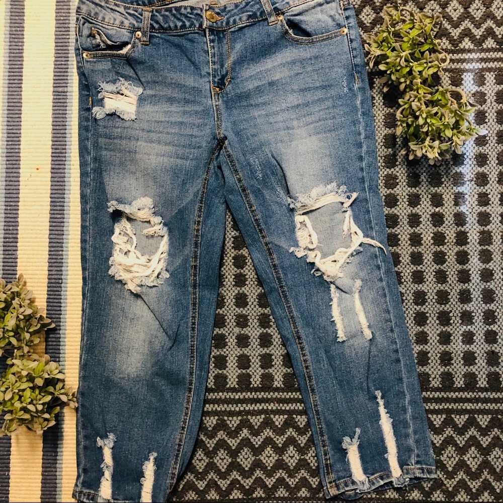 Rue 21 DISTRESSED Jeans